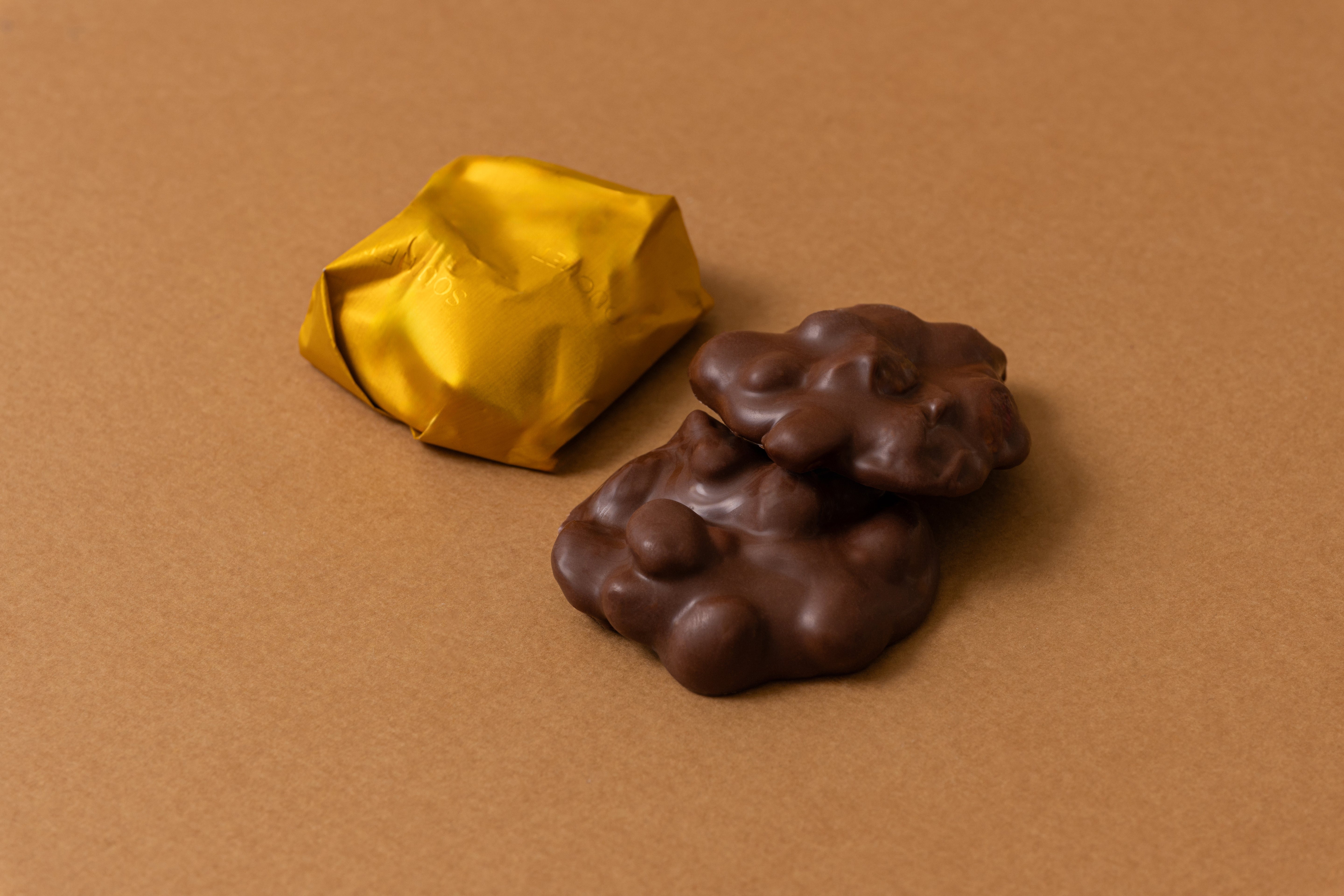 Milk Pistachio & Dry Raisins Rocher